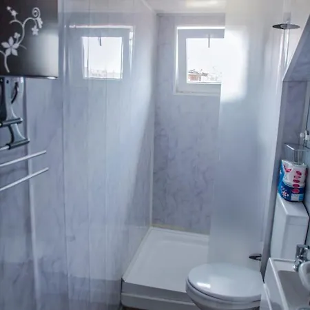 Lovely 1 Bedroom In The Center Of *